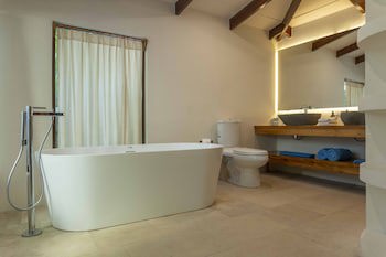 Capitan Suizo Beach Front Boutique