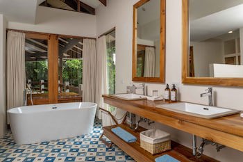 Capitan Suizo Beach Front Boutique