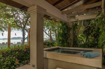 Capitan Suizo Beach Front Boutique