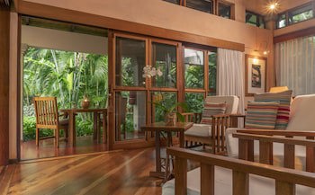 Capitan Suizo Beach Front Boutique