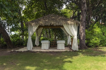 Capitan Suizo Beach Front Boutique