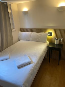 Exhibition Court Hotel 4