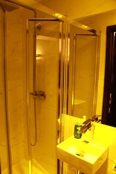 Exhibition Court Hotel 4