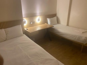 Exhibition Court Hotel 4
