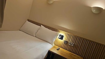 Exhibition Court Hotel 4