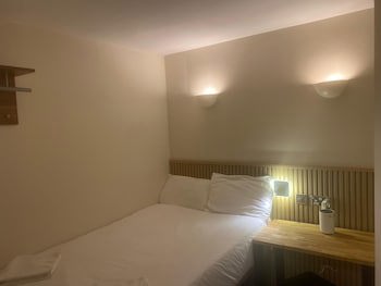 Exhibition Court Hotel 4