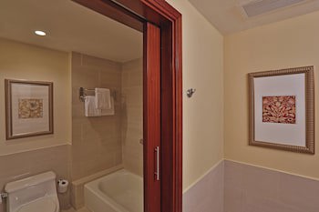Courtyard By Marriott Panama Multiplaza Mall