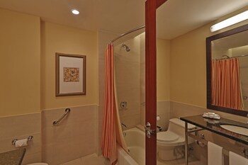 Courtyard By Marriott Panama Multiplaza Mall