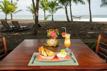 Fuego Del Sol Beachfront Hotel