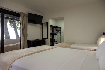 Fuego Del Sol Beachfront Hotel