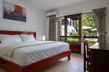Fuego Del Sol Beachfront Hotel