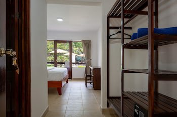 Fuego Del Sol Beachfront Hotel