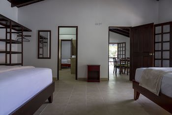 Fuego Del Sol Beachfront Hotel