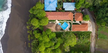 Fuego Del Sol Beachfront Hotel