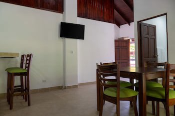 Fuego Del Sol Beachfront Hotel