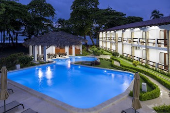 Fuego Del Sol Beachfront Hotel