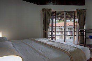 Fuego Del Sol Beachfront Hotel