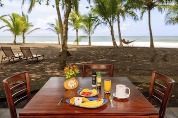 Fuego Del Sol Beachfront Hotel