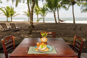 Fuego Del Sol Beachfront Hotel