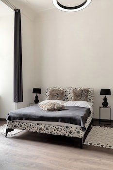 Old Town Square Residence by Emblem galeri fotoğrafı