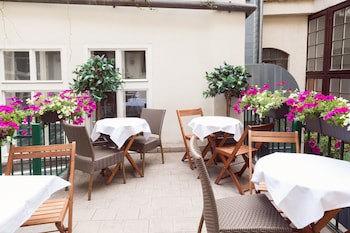 Old Town Square Residence by Emblem fotoğrafı