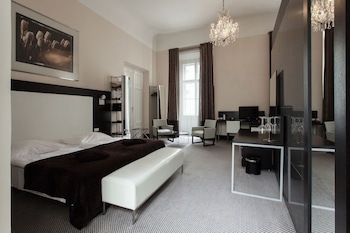 Old Town Square Residence by Emblem galeri fotoğrafı