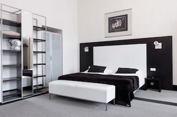 Old Town Square Residence by Emblem galeri fotoğrafı