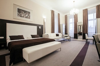 Old Town Square Residence by Emblem galeri fotoğrafı
