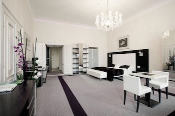 Old Town Square Residence by Emblem galeri fotoğrafı