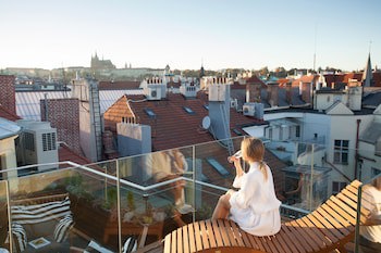 Old Town Square Residence by Emblem galeri fotoğrafı