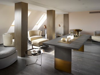 Old Town Square Residence by Emblem galeri fotoğrafı