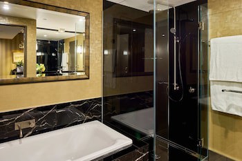 Bolton Hotel