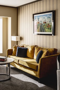 Bolton Hotel
