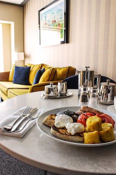 Bolton Hotel