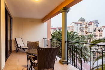 Island Club Hotel & Apartments