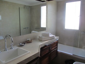 Baie Des Anges Apart Hotel & Spa