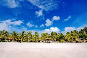 Crown Beach Resort & Spa (Adults Only)