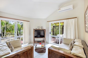 Crown Beach Resort & Spa (Adults Only)