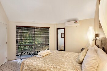 Crown Beach Resort & Spa (Adults Only)