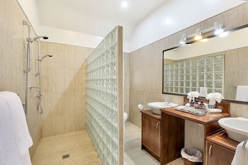 Crown Beach Resort & Spa (Adults Only)