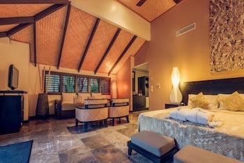 Crown Beach Resort & Spa (Adults Only)