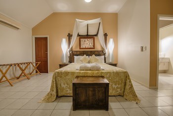 Crown Beach Resort & Spa (Adults Only)