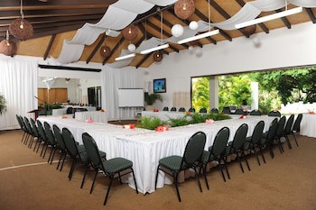 Crown Beach Resort & Spa (Adults Only)
