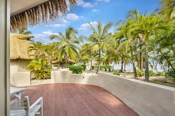 Crown Beach Resort & Spa (Adults Only)