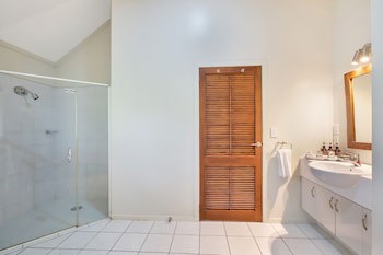 Crown Beach Resort & Spa (Adults Only)