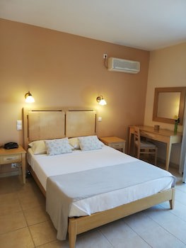 Astra Village Hotel Suites fotoğrafı
