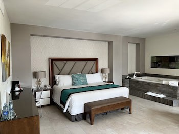 Aurea Hotel & Suites