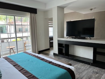 Aurea Hotel & Suites