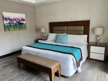 Aurea Hotel & Suites