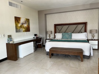 Aurea Hotel & Suites